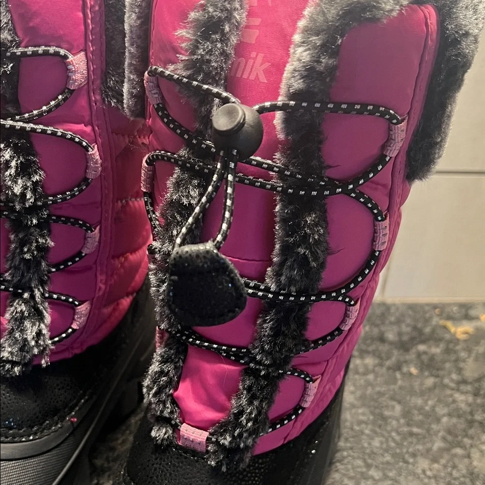 Size 3 Kamik Fuchsia and Black Snow Boots. 10” tall. Believed NWOT